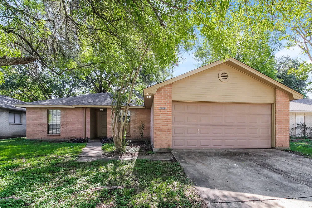 3 bed, 2.0 bath, 1285 sqft, $1,955 — Photo 1