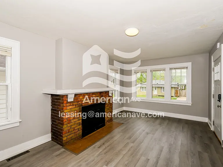 1656619_004_living_room_12707309.jpg
