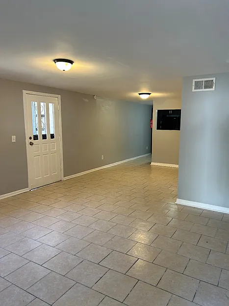 6412 New Kings Road - 1 — Photo 3