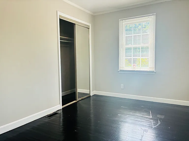 419 N Broad St — Photo 14