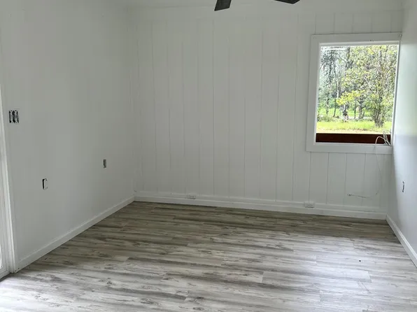 16 1755th Ave #2, Keaau, HI 96749