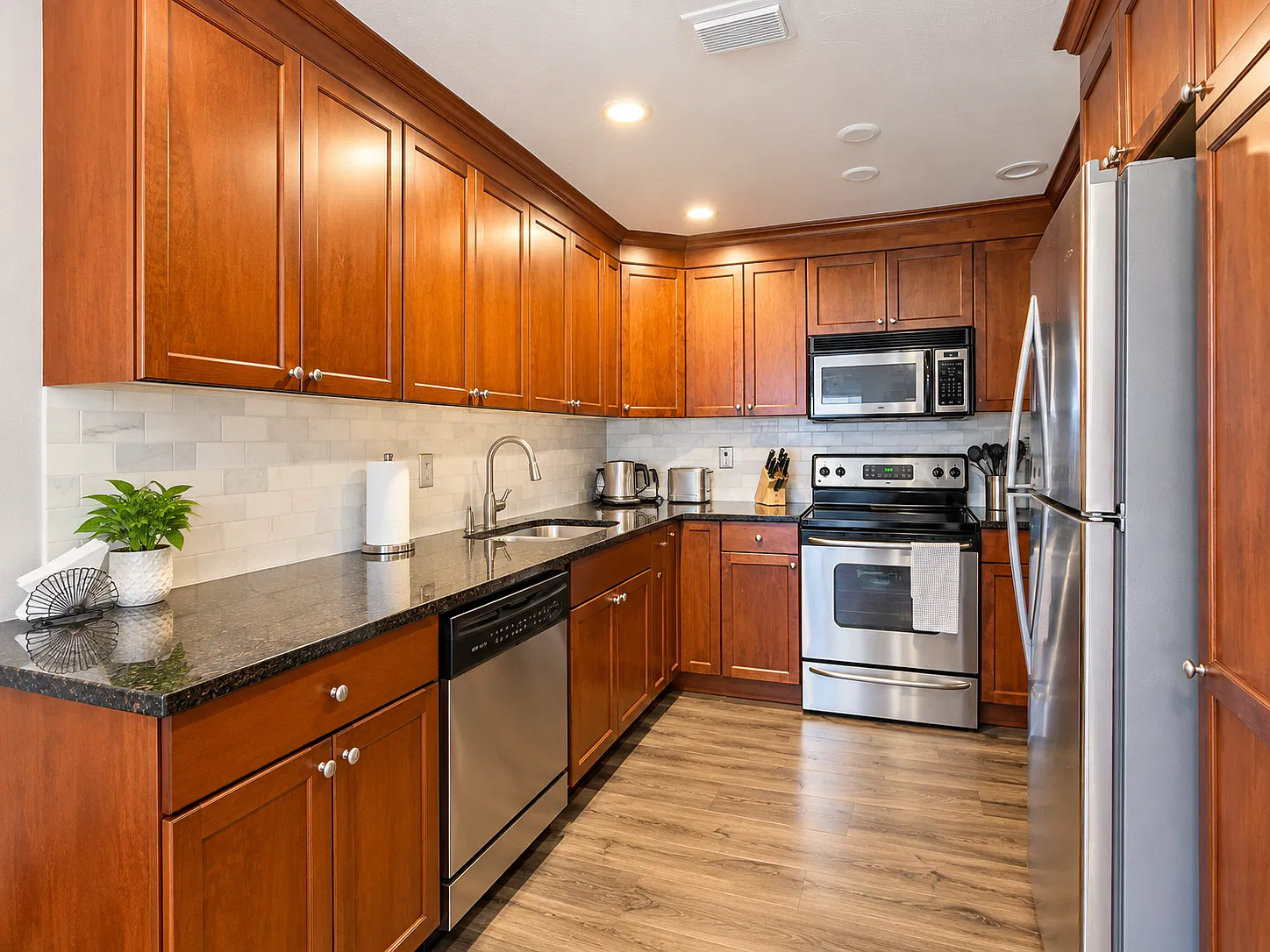 2 bed, 860 sqft, $2,400 — Photo 3