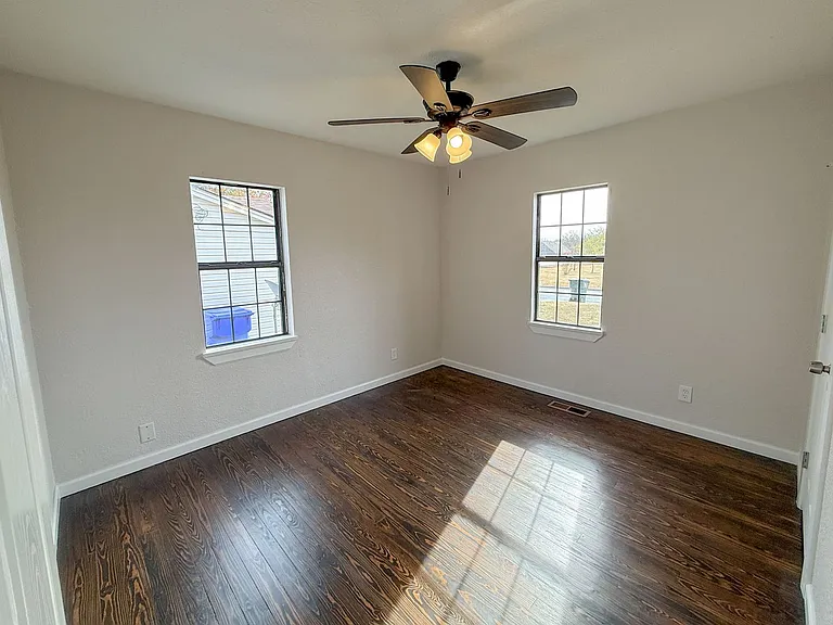 203 W Dale St — Photo 14