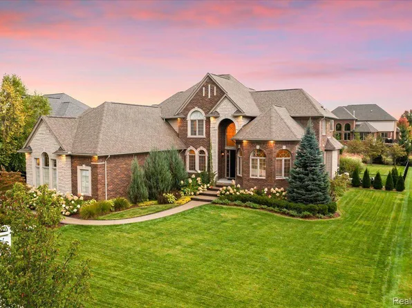 62780 Morningside Dr, Washington, MI 48094