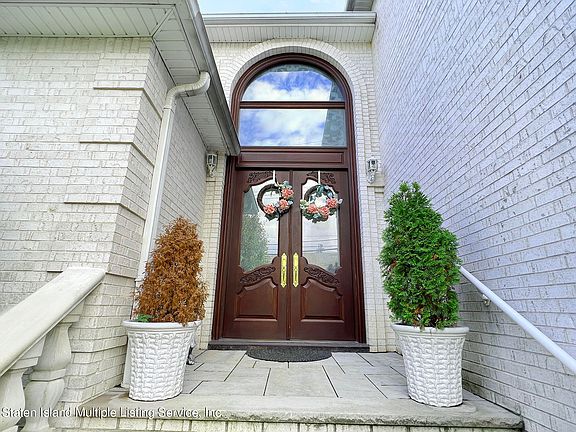 3rd image of 10 Joyce Ln