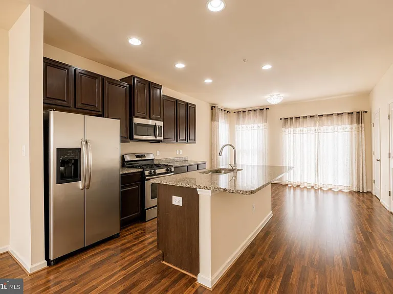 22520 Phillips St #401 — Photo 19