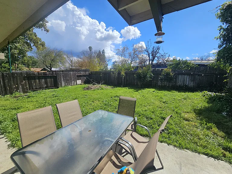 1016 Drake Dr — Photo 12