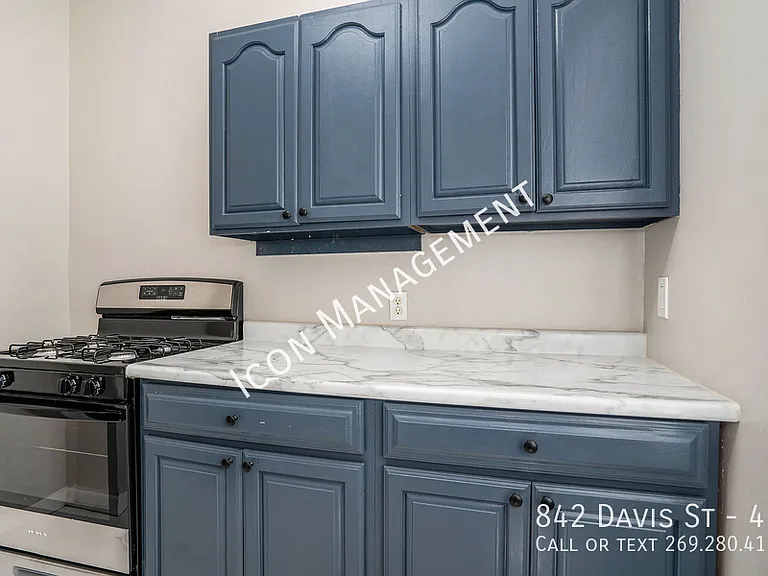 842 Davis St #4 — Photo 7