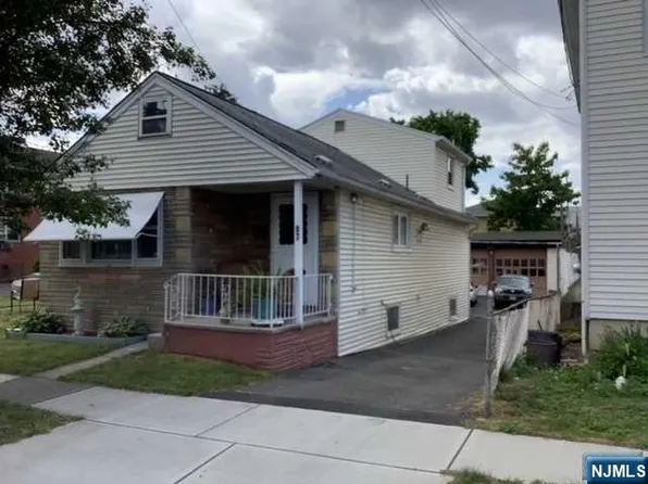 87 Mozart St, East Rutherford, NJ 07073