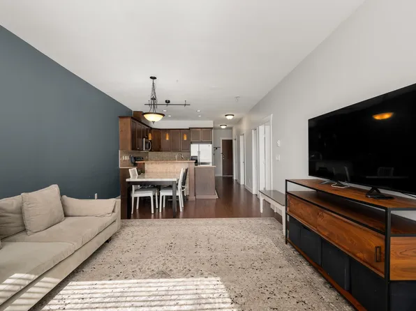 14333 104th Ave #303, Surrey, BC V3T 0E1