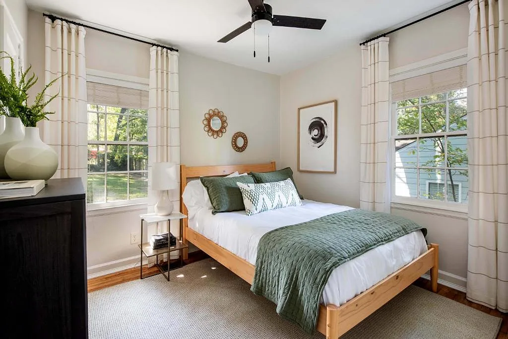 2 bed, 1.5 bath, 942 sqft, $3,200 — Photo 2