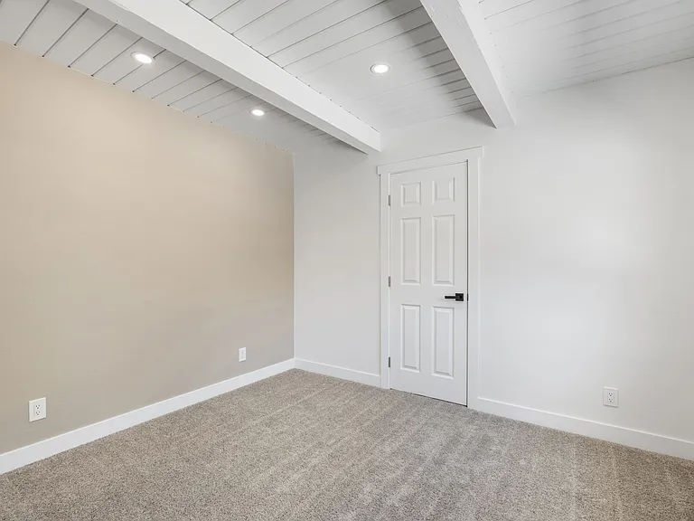605 Winston Dr — Photo 7