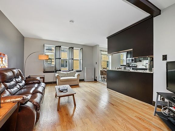 3rd image of 720 W Buena Ave #B