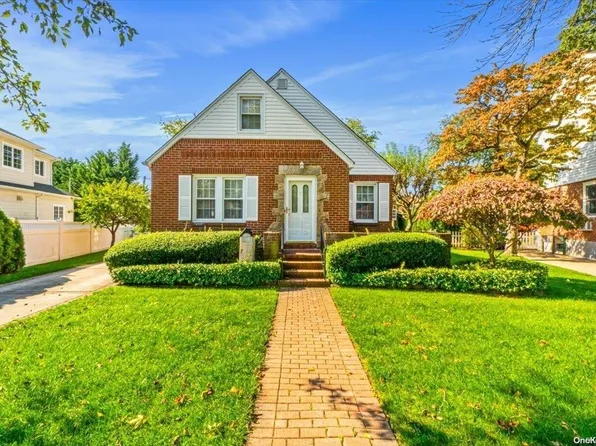 7 Gerard Avenue, New Hyde Park, NY 11040