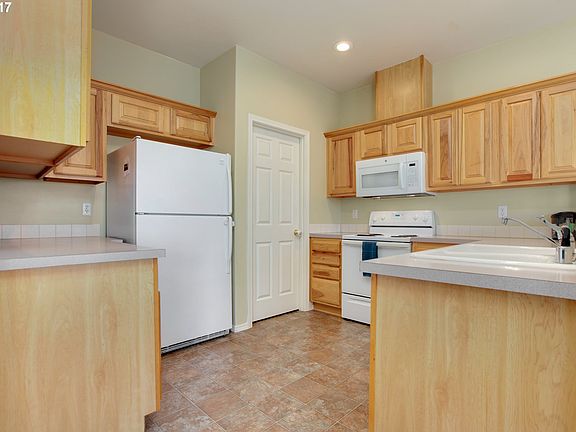 3rd image of 9524 NE 20th Pl