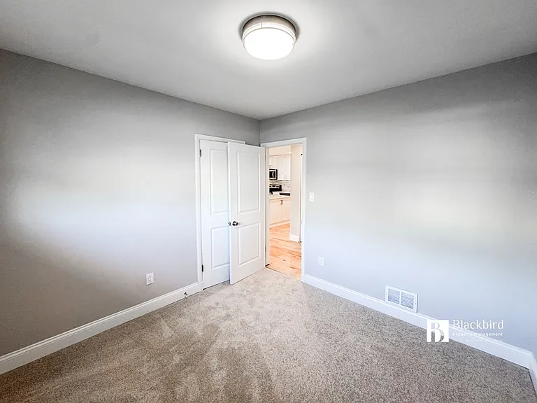 11901 Crestwood Ave S — Photo 12