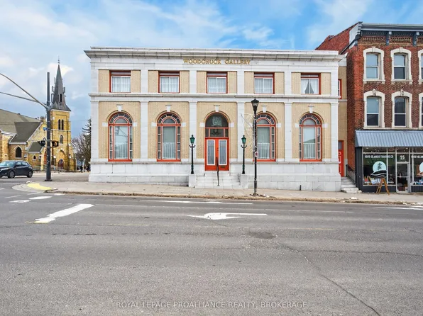 99 King St E, Gananoque, ON K7G 1E8
