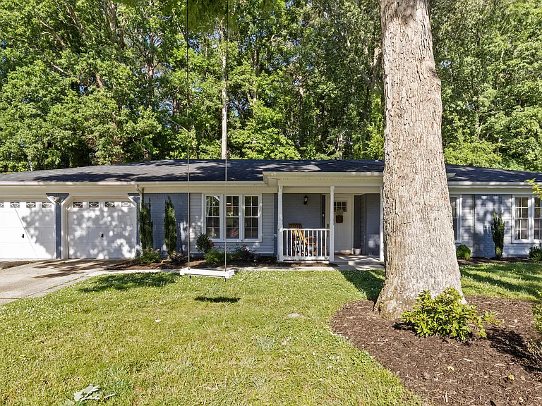 524 Rodney Ln — Photo 2