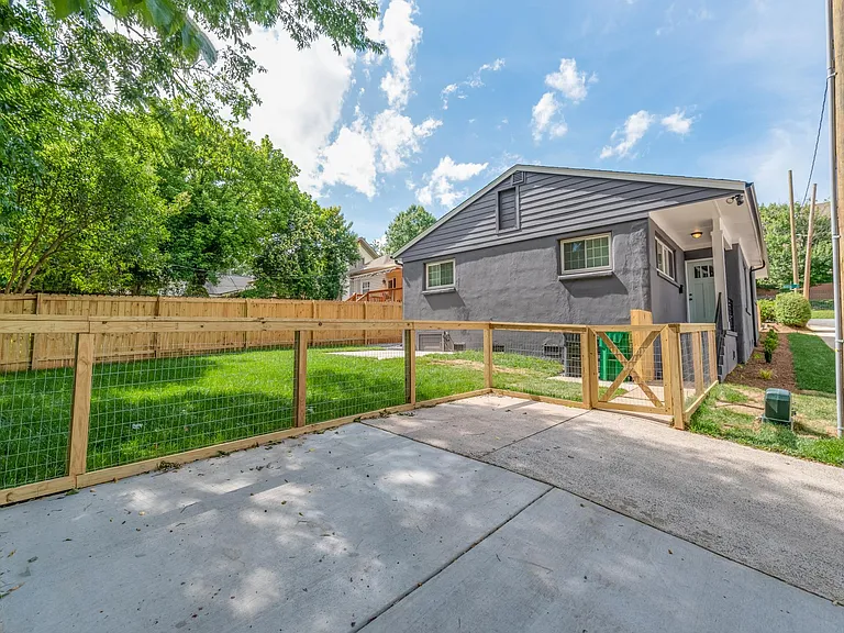 435 Wake St — Photo 17