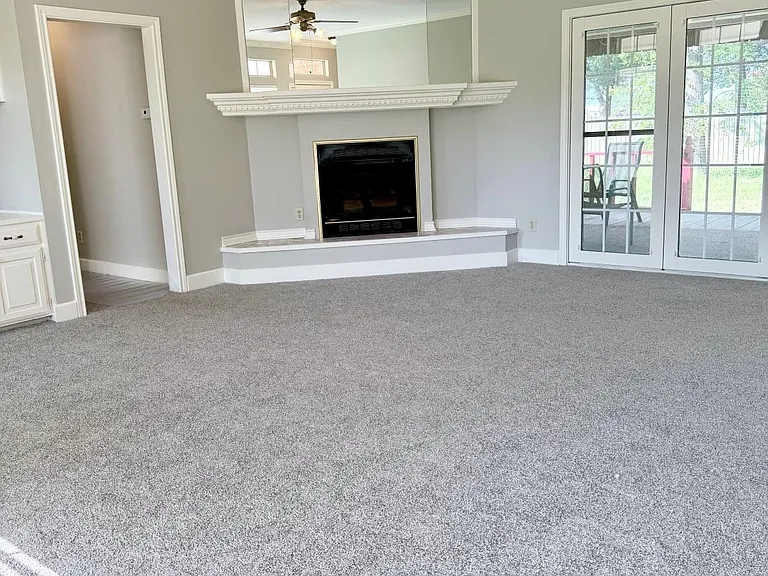 705 E South St — Photo 3