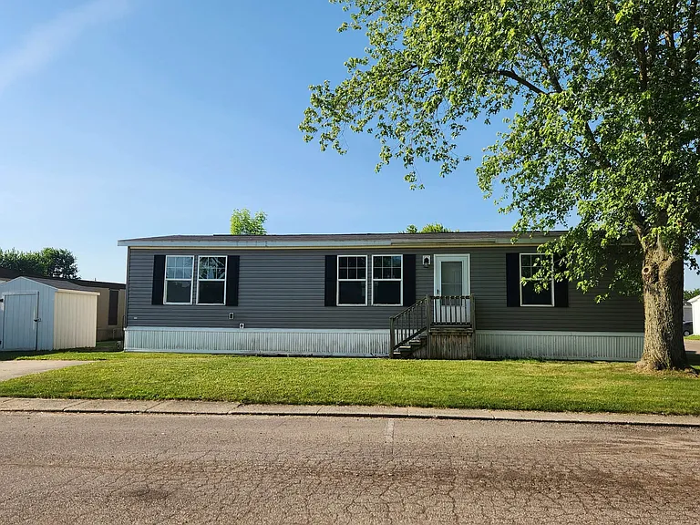 Broadview Estates — Photo 31