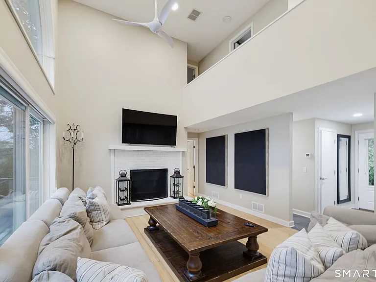 30 Riverside Ave — Photo 22