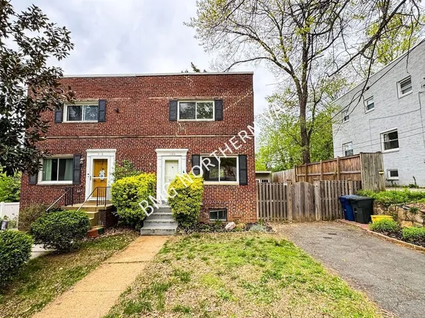 130 Cambridge Rd, Alexandria, VA 22314