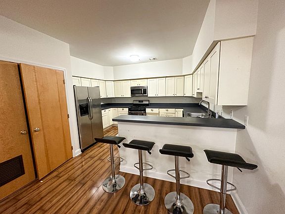 4th image of 158-160 Ferry St #2