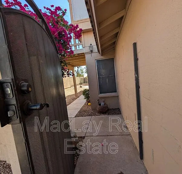 9223 S 45th Pl — Photo 7