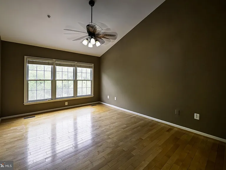 1156 Regal Oak Dr — Photo 32