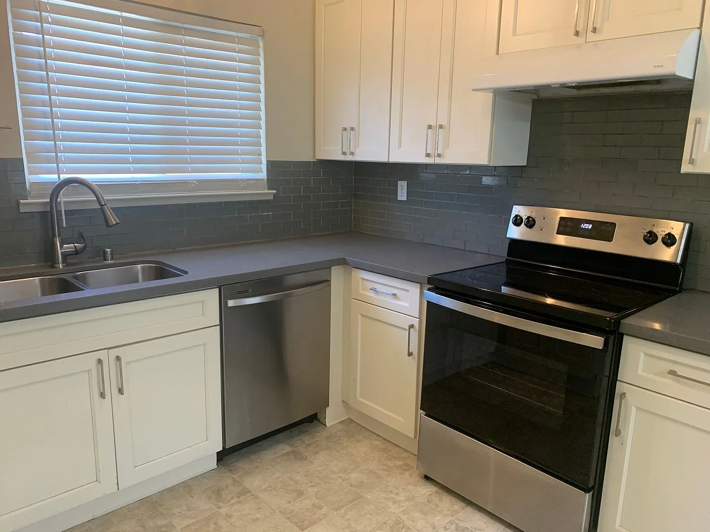 Conveniently located home — Photo 3