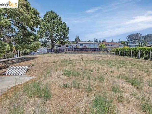 8246 Terrace Dr, El Cerrito, CA 94530