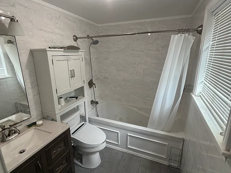 111 Fisher St — Photo 2