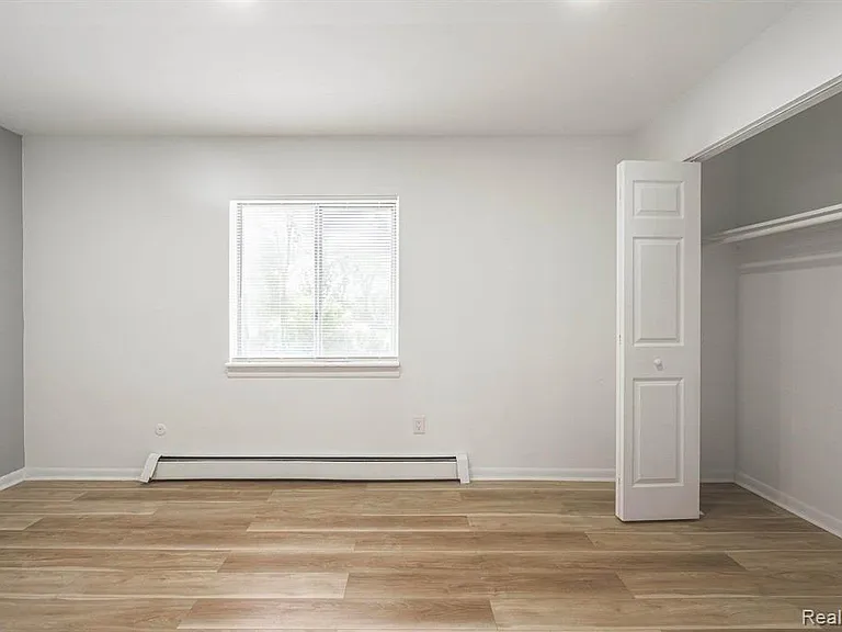 2475 S Commerce Rd #5 — Photo 34