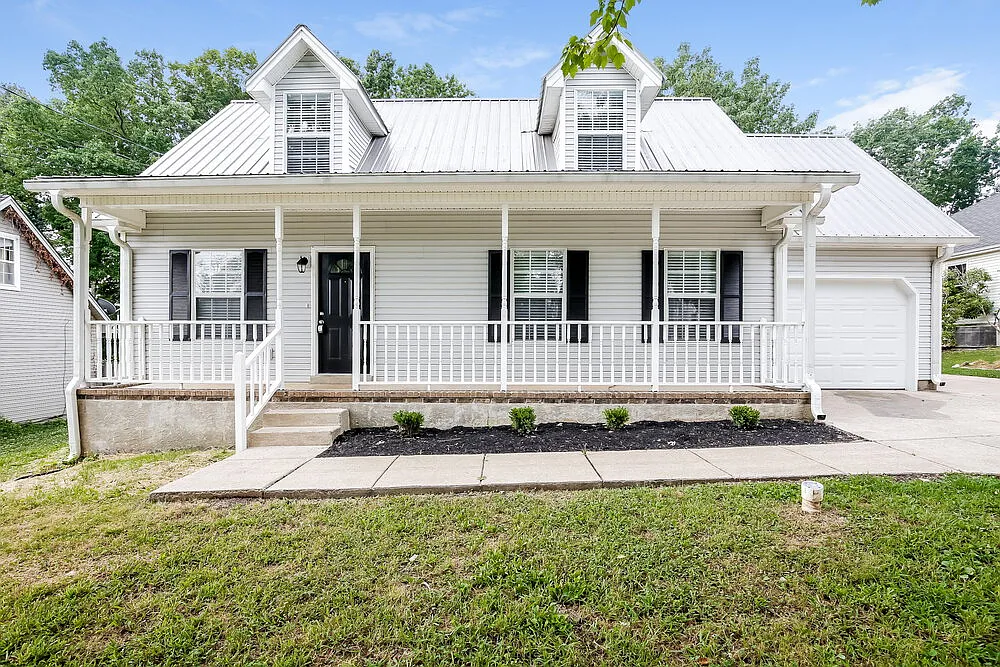 3 bed, 2.0 bath, 1561 sqft, $2,145 — Photo 1