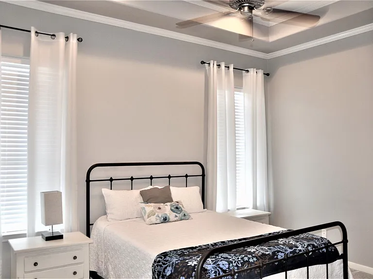 9010 Laverne Park Ln — Photo 9