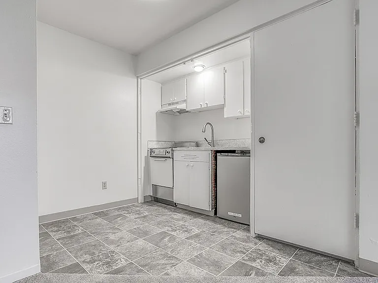 2200 E Mill Plain Blvd #1-10 — Photo 8