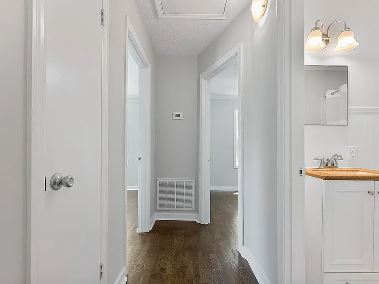 3934 Grace Ave — Photo 7