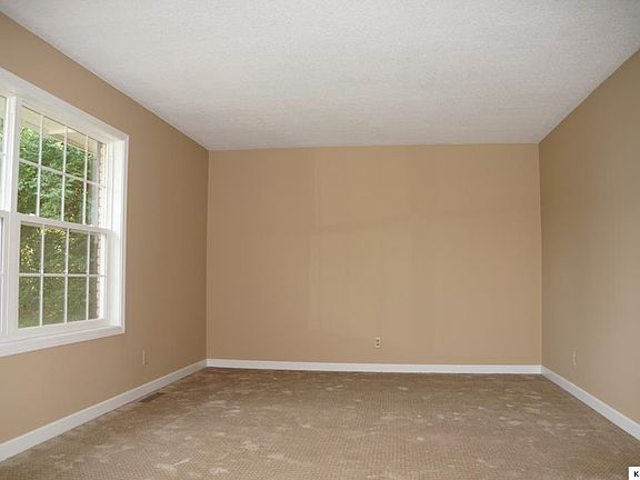 5th image of 11 W Orchard Dr