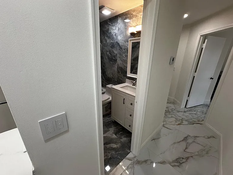 2173 Discovery Cir W — Photo 17
