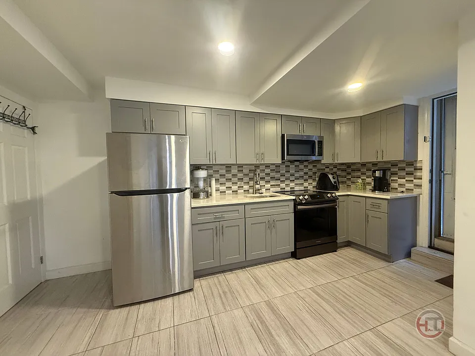 1961 Yates Ave #1