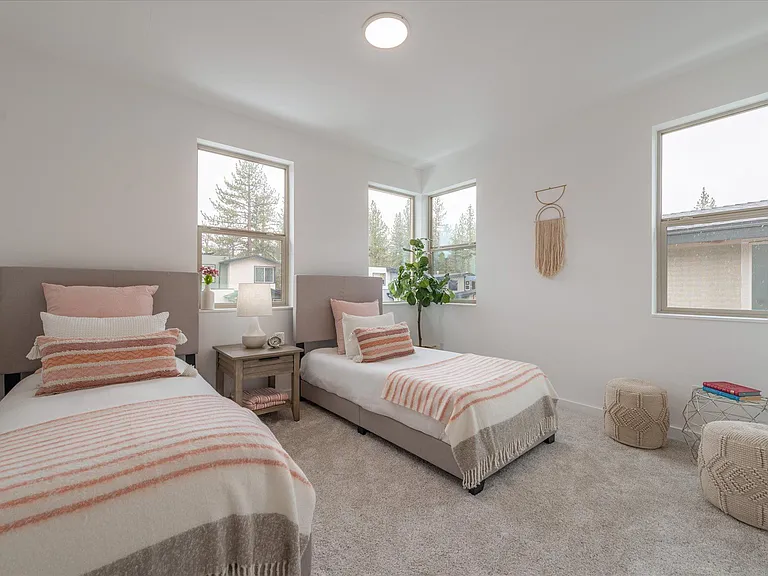 9560 Parker Ln — Photo 13