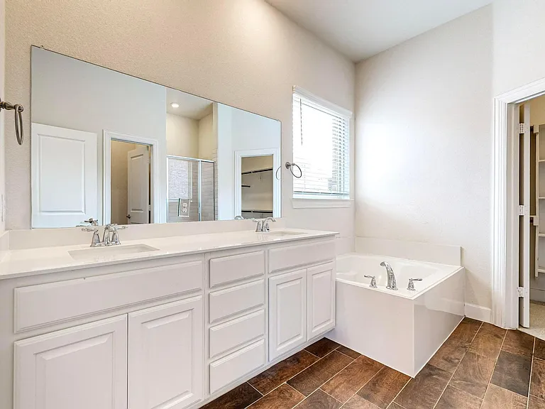 9826 Polk St — Photo 17