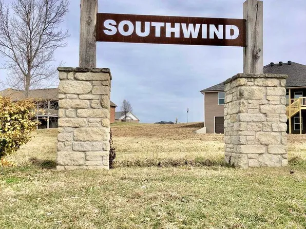 64 Kirk Dr, Holts Summit, MO 65043