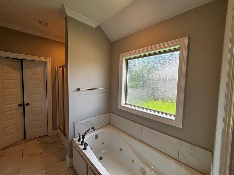 310 Candlewood Ct — Photo 9