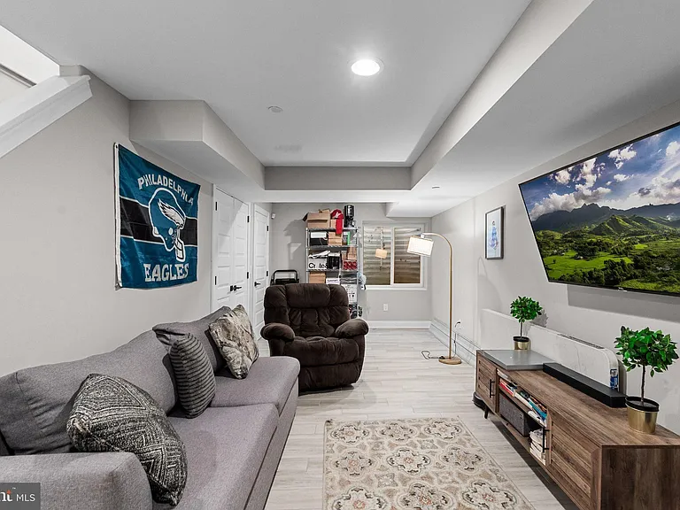 1528 W Seybert St — Photo 30