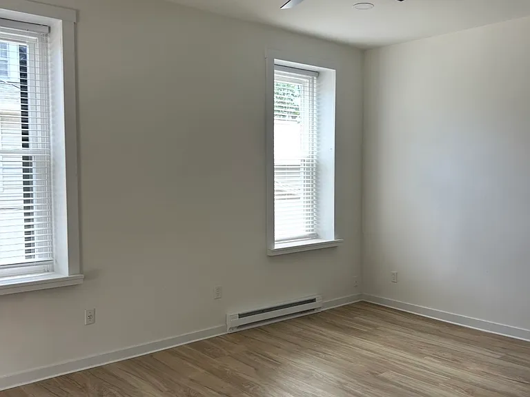 202 N Main St — Photo 2