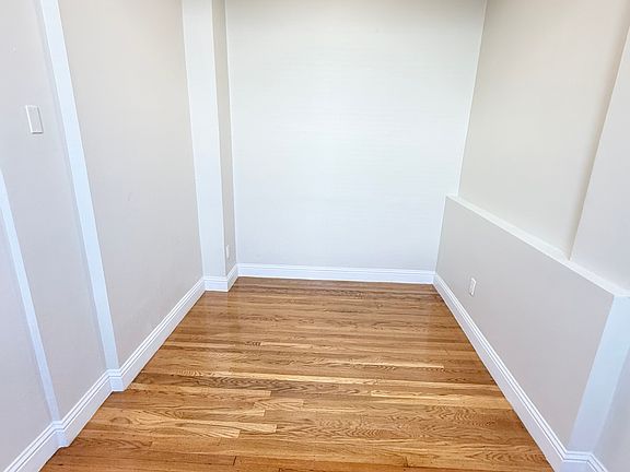 5th image of 950 Bay St #20