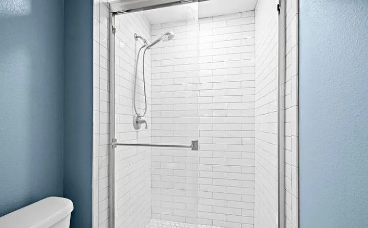 4726 Four Lakes Dr — Photo 9