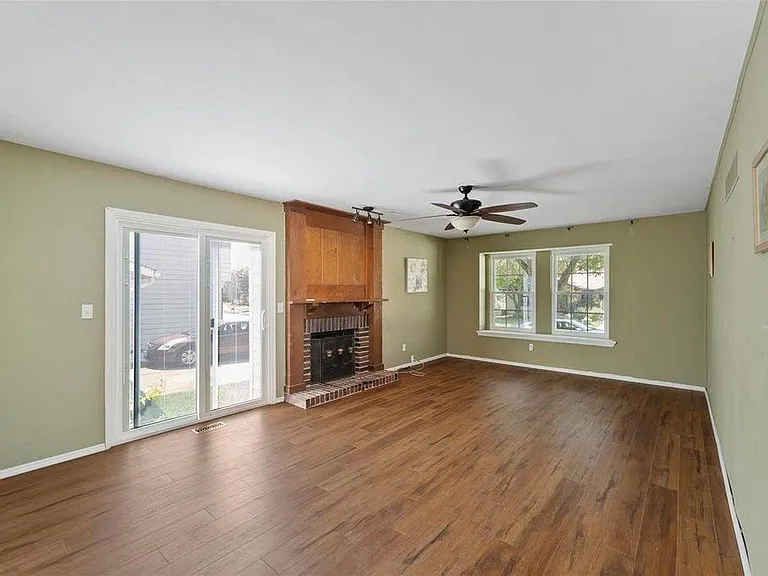 830 Nykiel Ct — Photo 5